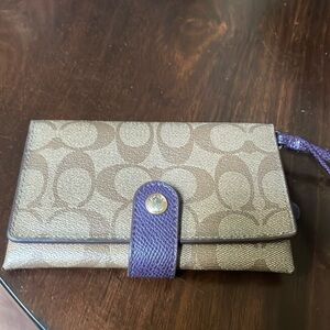 Coach wristlet small